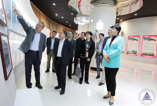 参观校史馆 (3).jpg