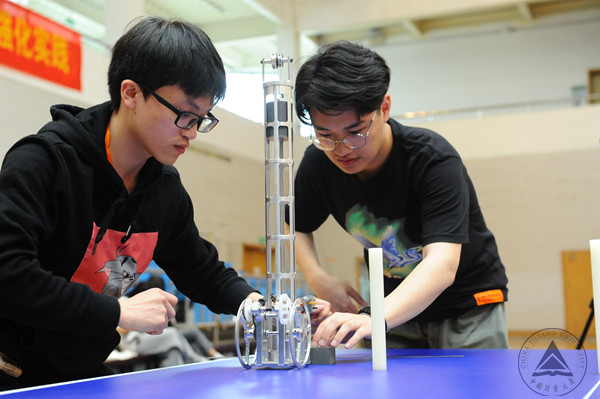 304am永利集团官网“双8字”赛前调试 陈帼 摄.jpg